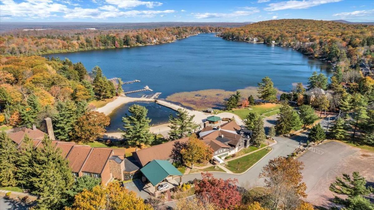 The Lodge Luxury Resort At Lake Harmony Bagian luar foto